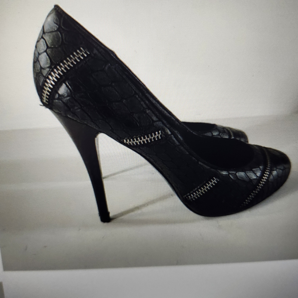 Giuseppe Zanotti Black Textured Heels - Picture 3 of 9